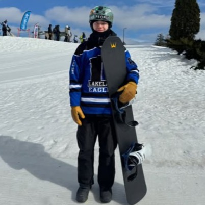 HVS snowboarder female student 