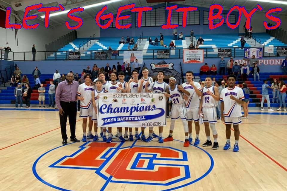 Basketball Boys Team posing for photo at the court