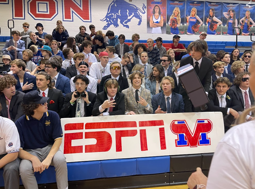 Mountain view students with ESPN sign