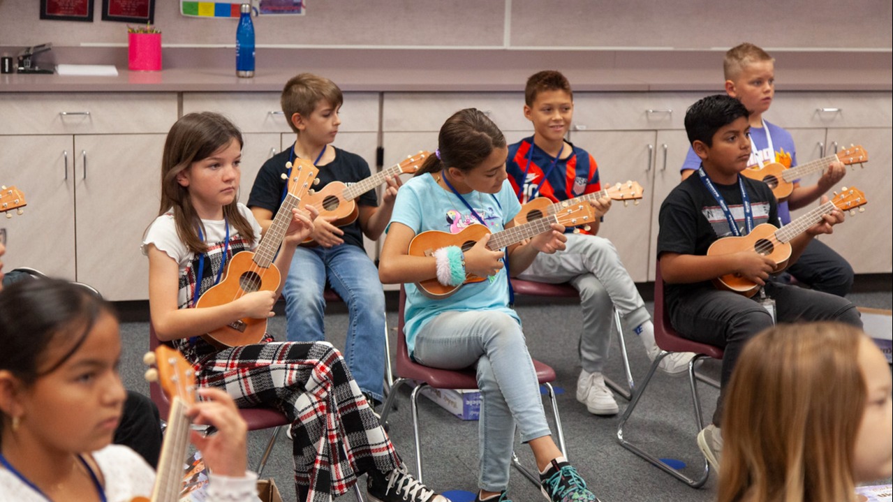 students playing eukulele