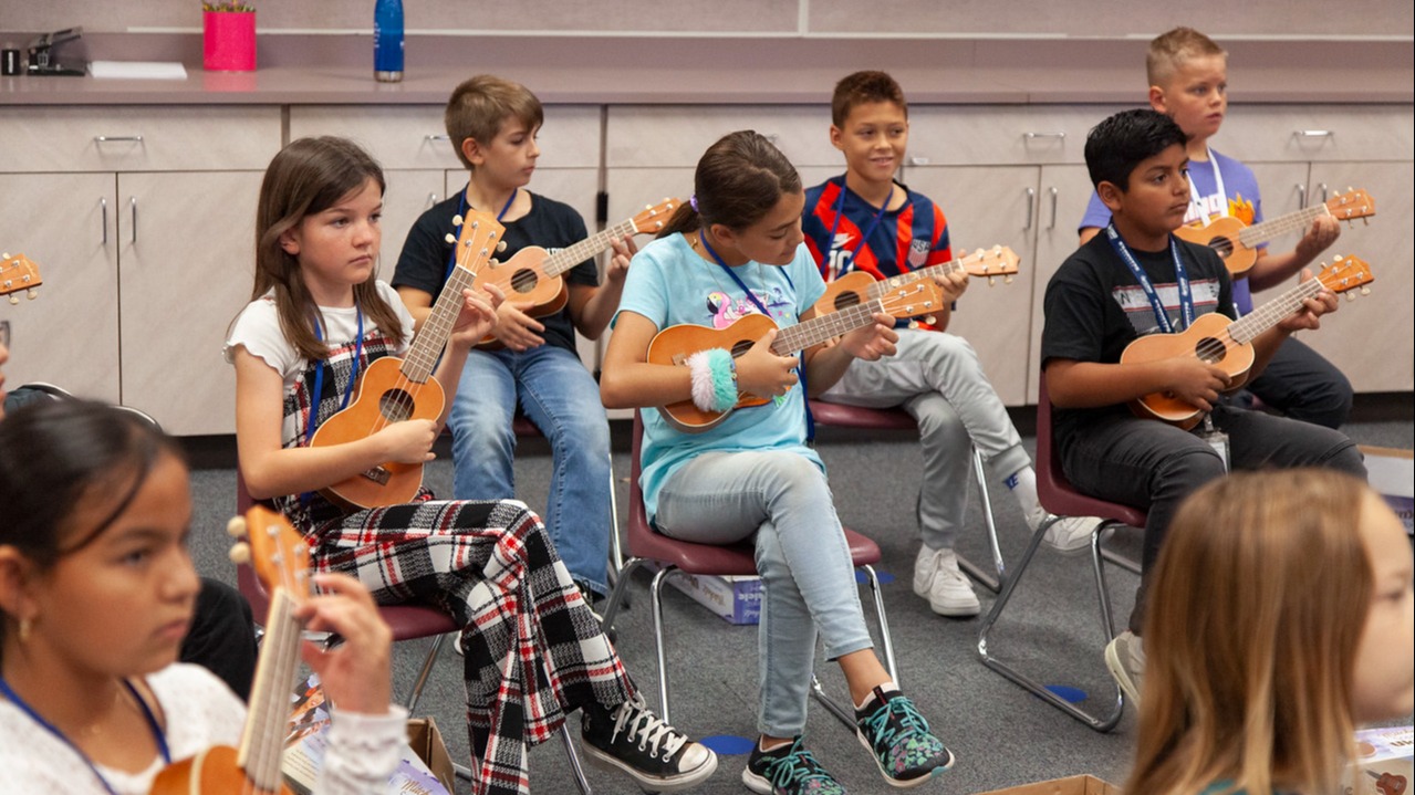 students playing eukulele