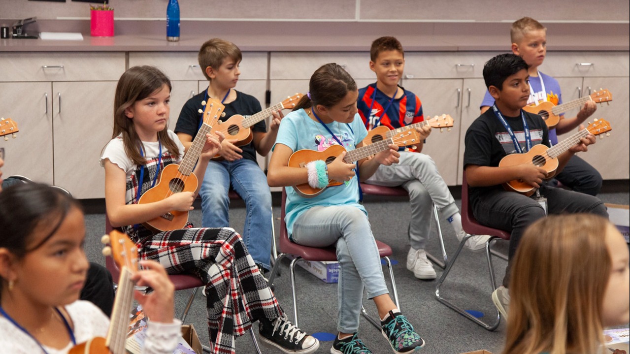 students playing eukulele