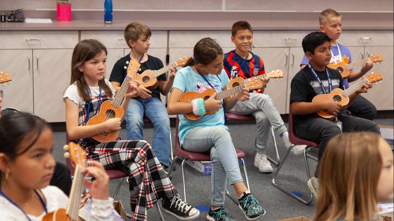 students playing eukulele