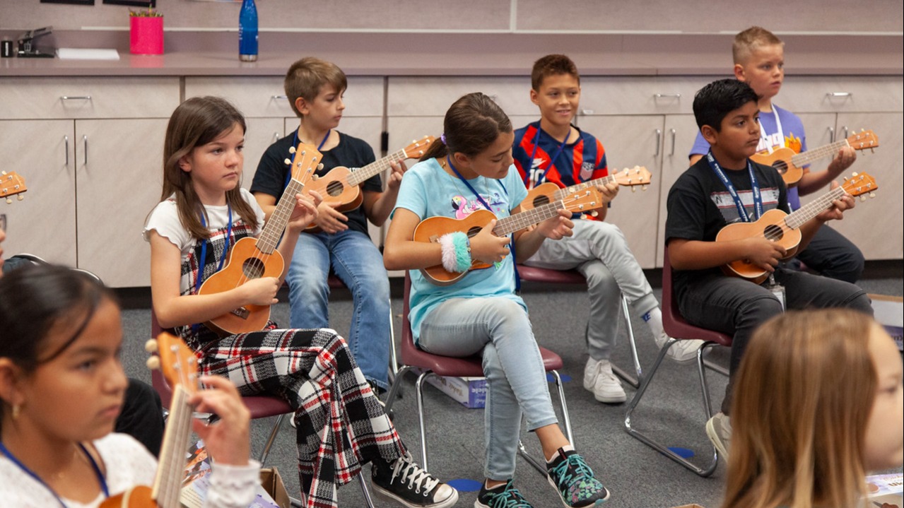 students playing eukulele