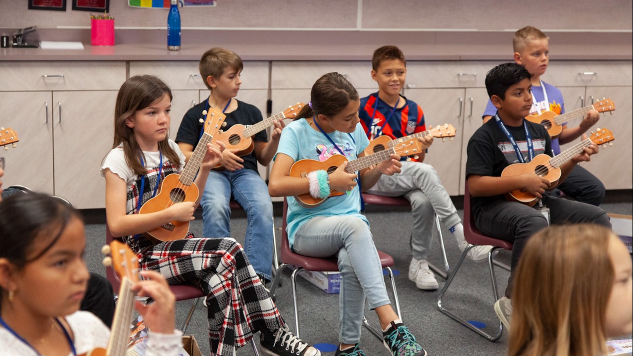 students playing eukulele