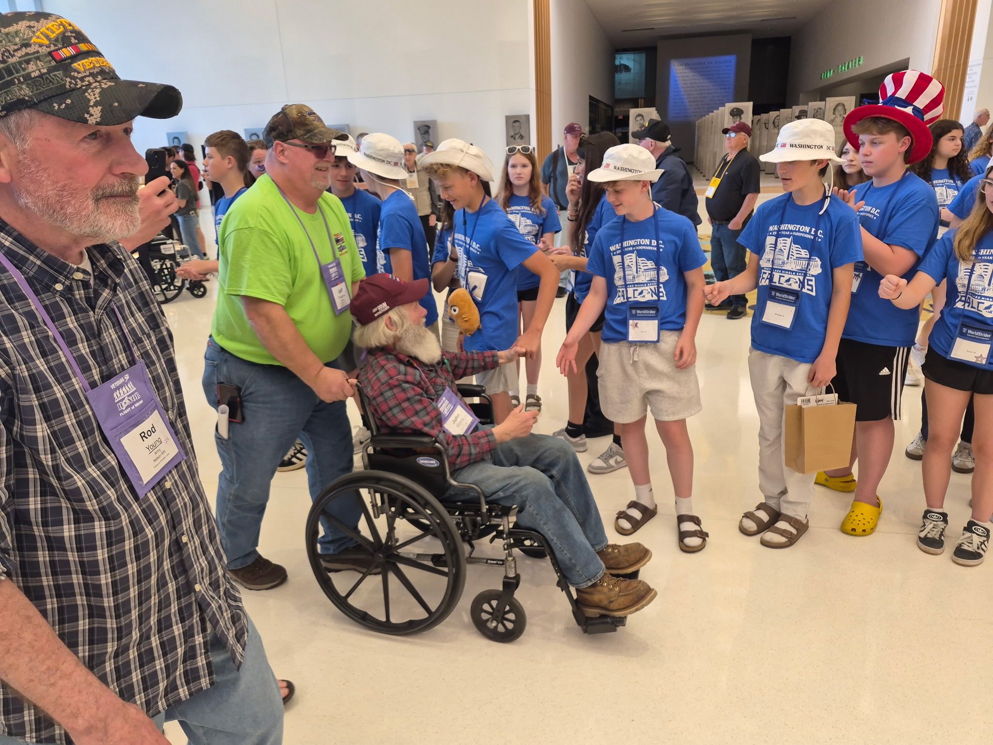 students meet with veterans