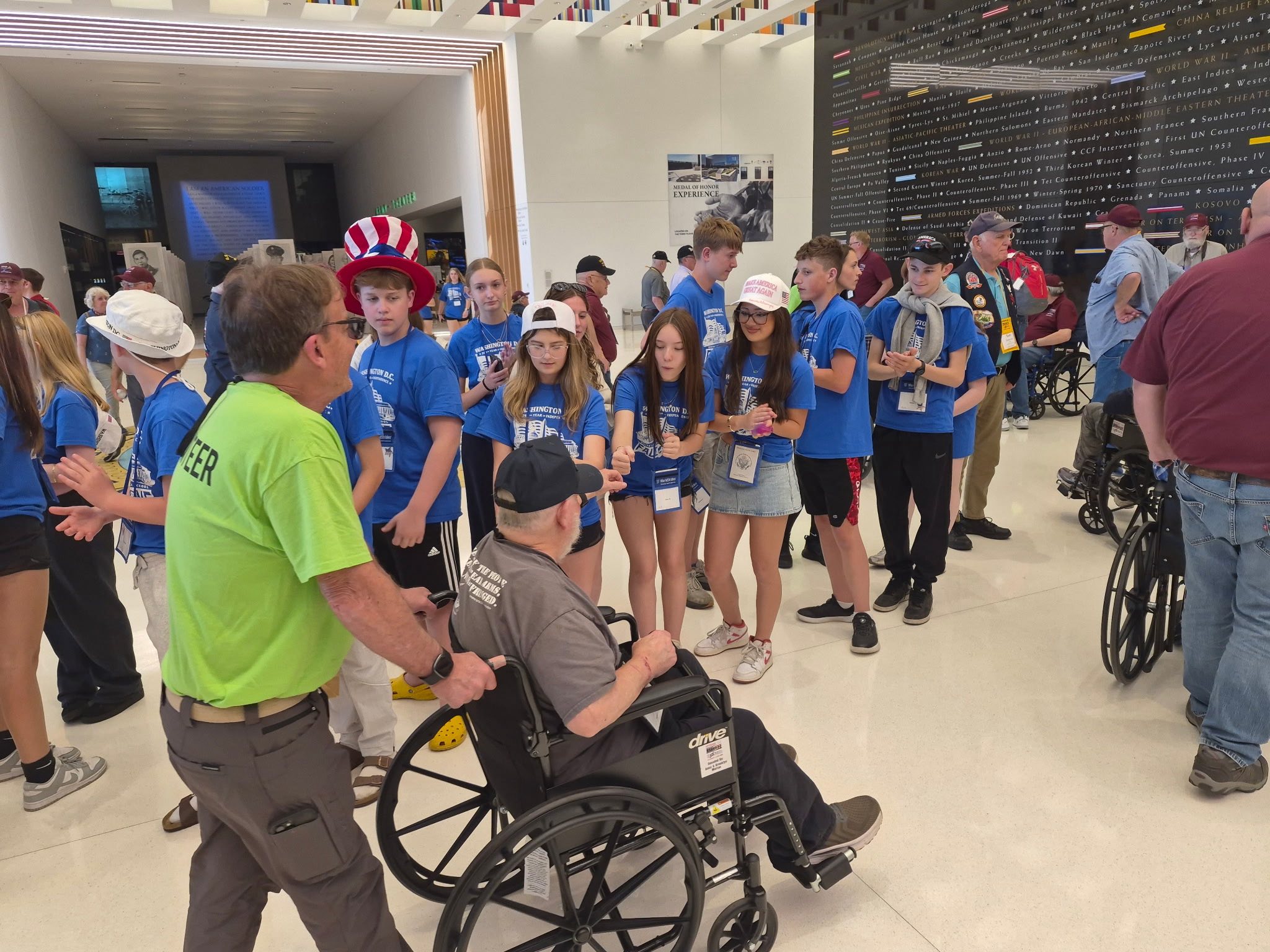 students meet with veterans in dc
