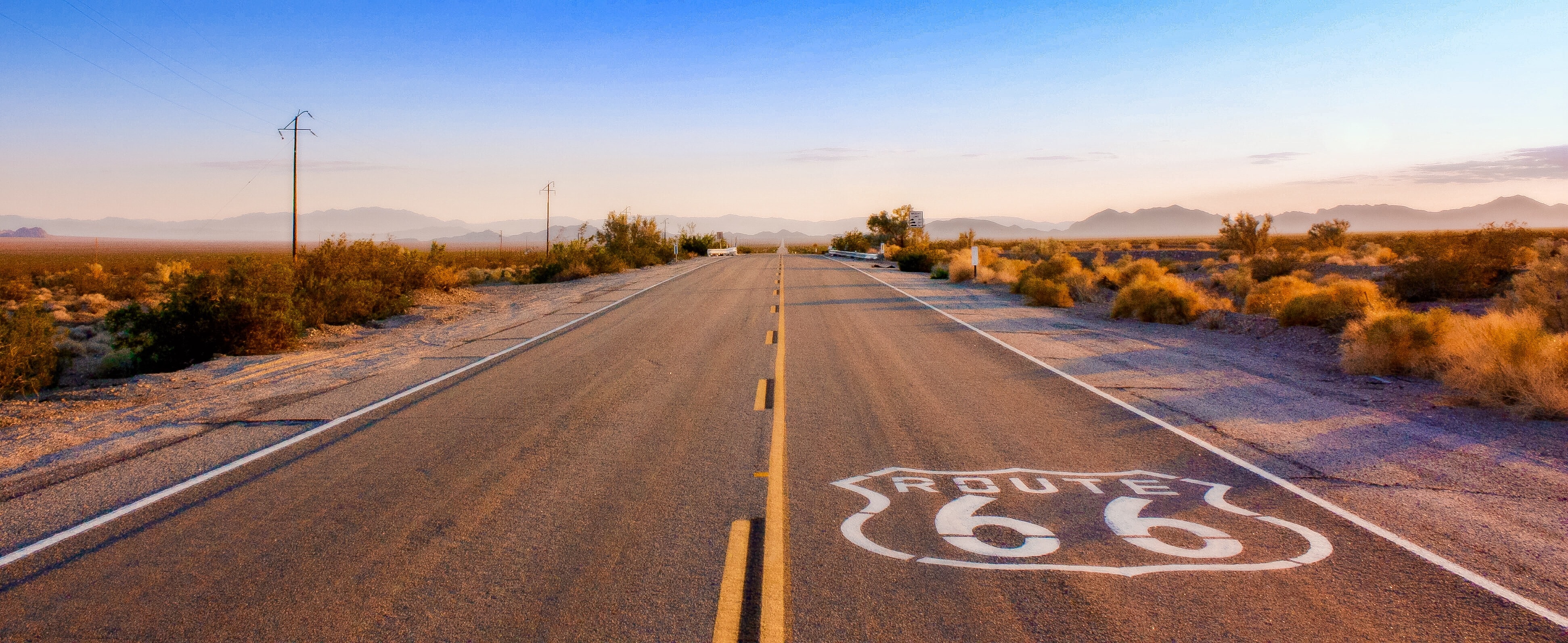 Route 66 highway runs into the distance and disappears in the horizon.