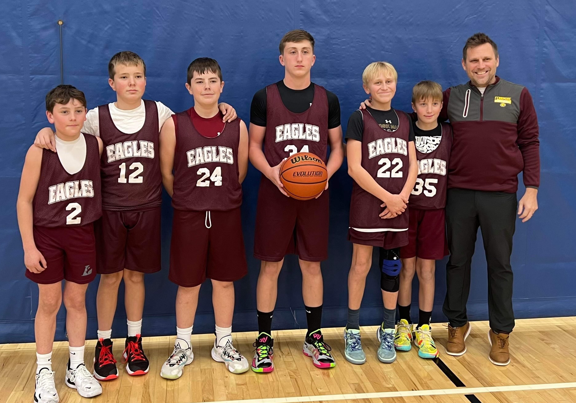 7th grade boys basketball team photo