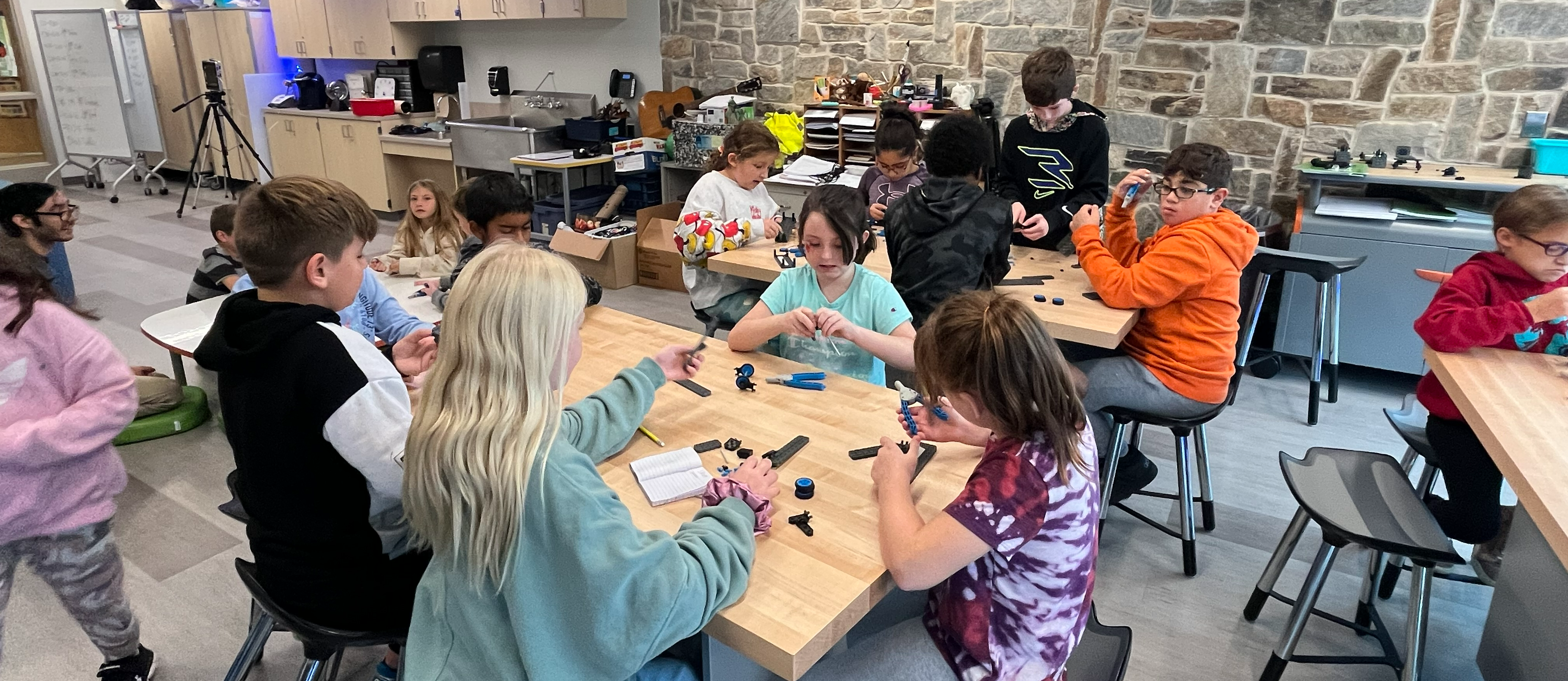 students working in STEAM class