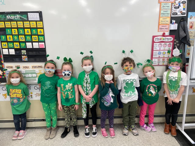 Preschool children dressed in green.