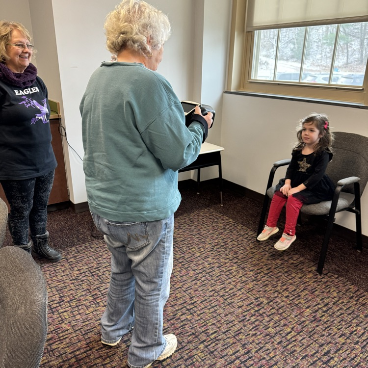 eye screening with student