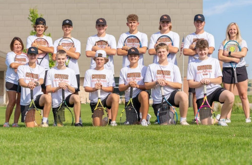 2023 Varsity Boys Tennis taking group picture