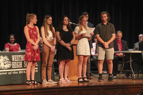 Grades 9-11 Students Recognized at Awards Ceremony Photos