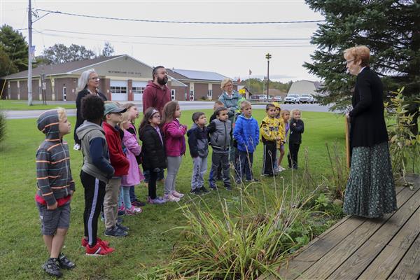 First Grade Classes “Go Back in Time,” Visit Schoolhouse #18 Photos