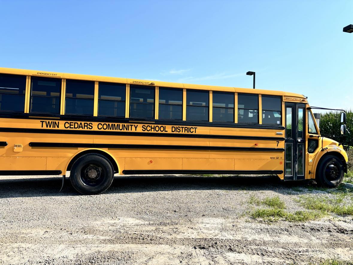 Bus 7 exterior passenger side