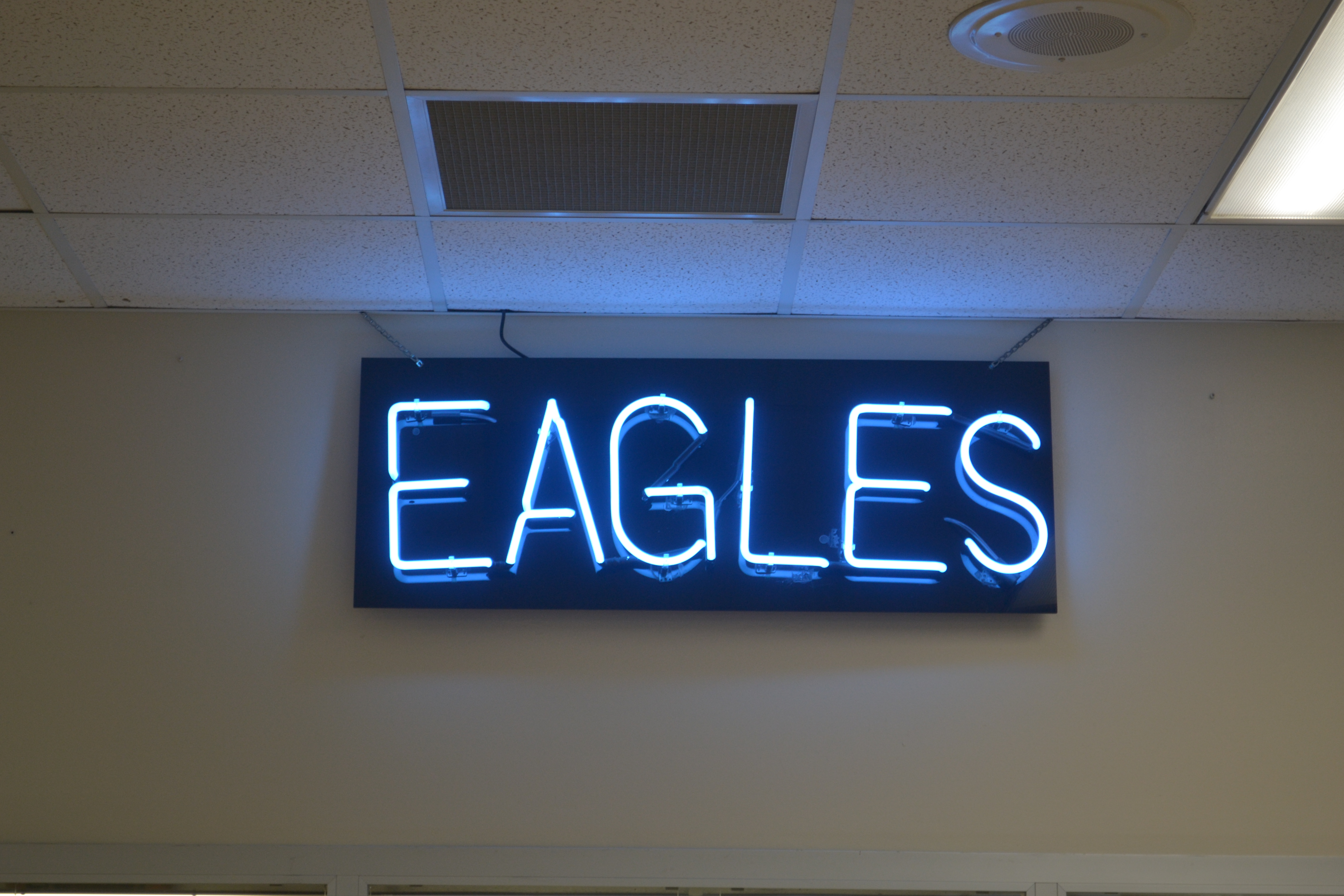 eagles sign