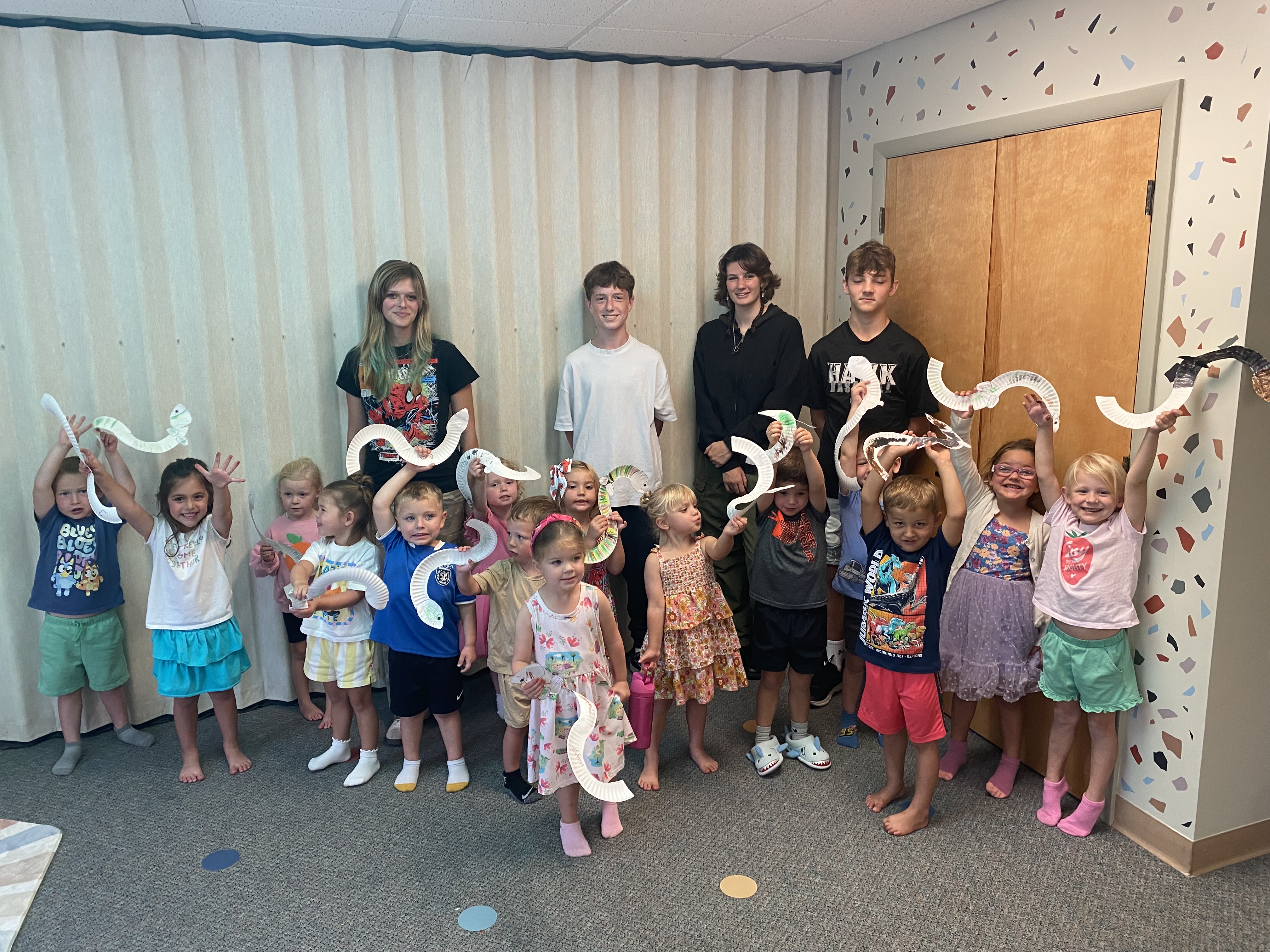 high schoolers working with preschoolers