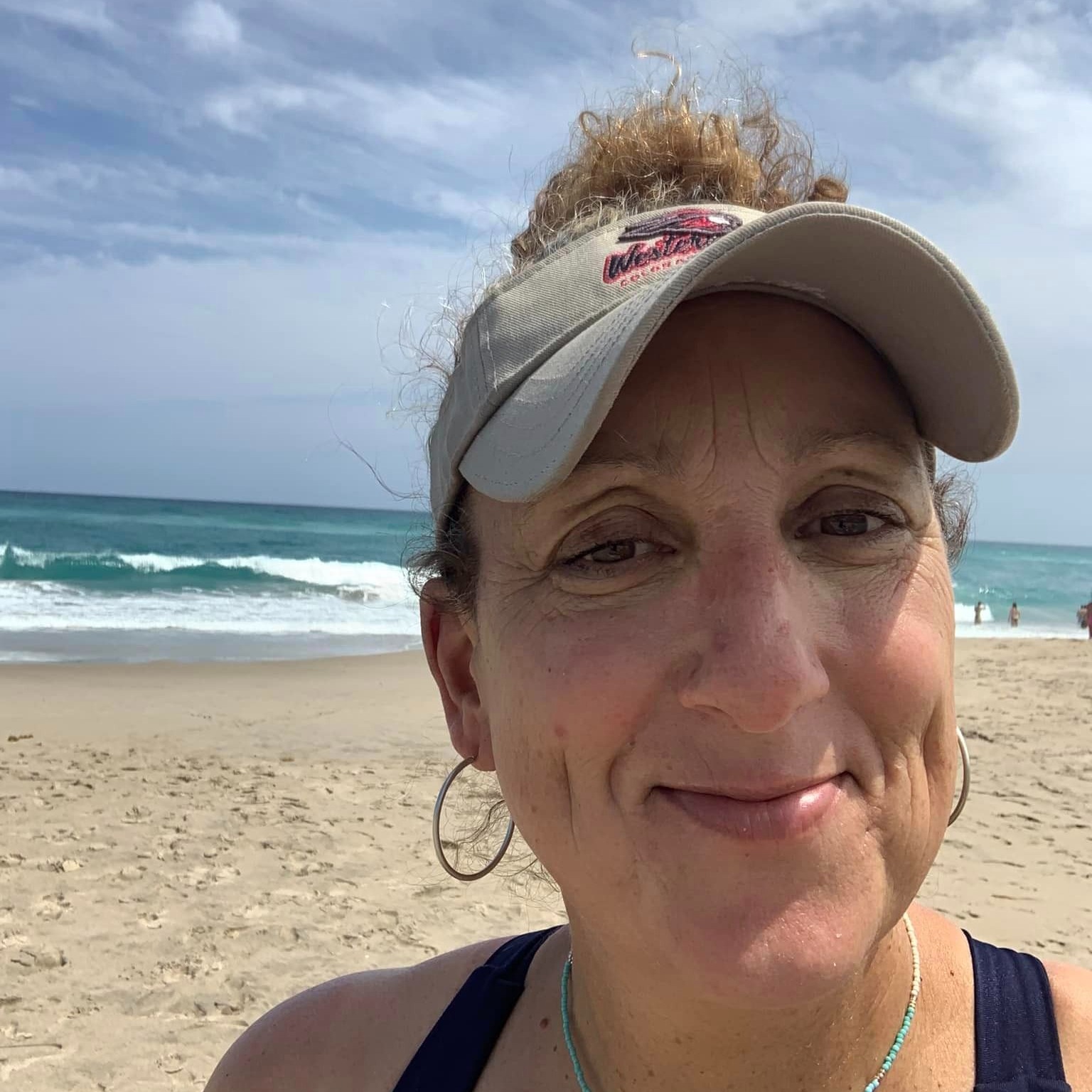 Katie Parker at the beach: "Beach hair don't care""