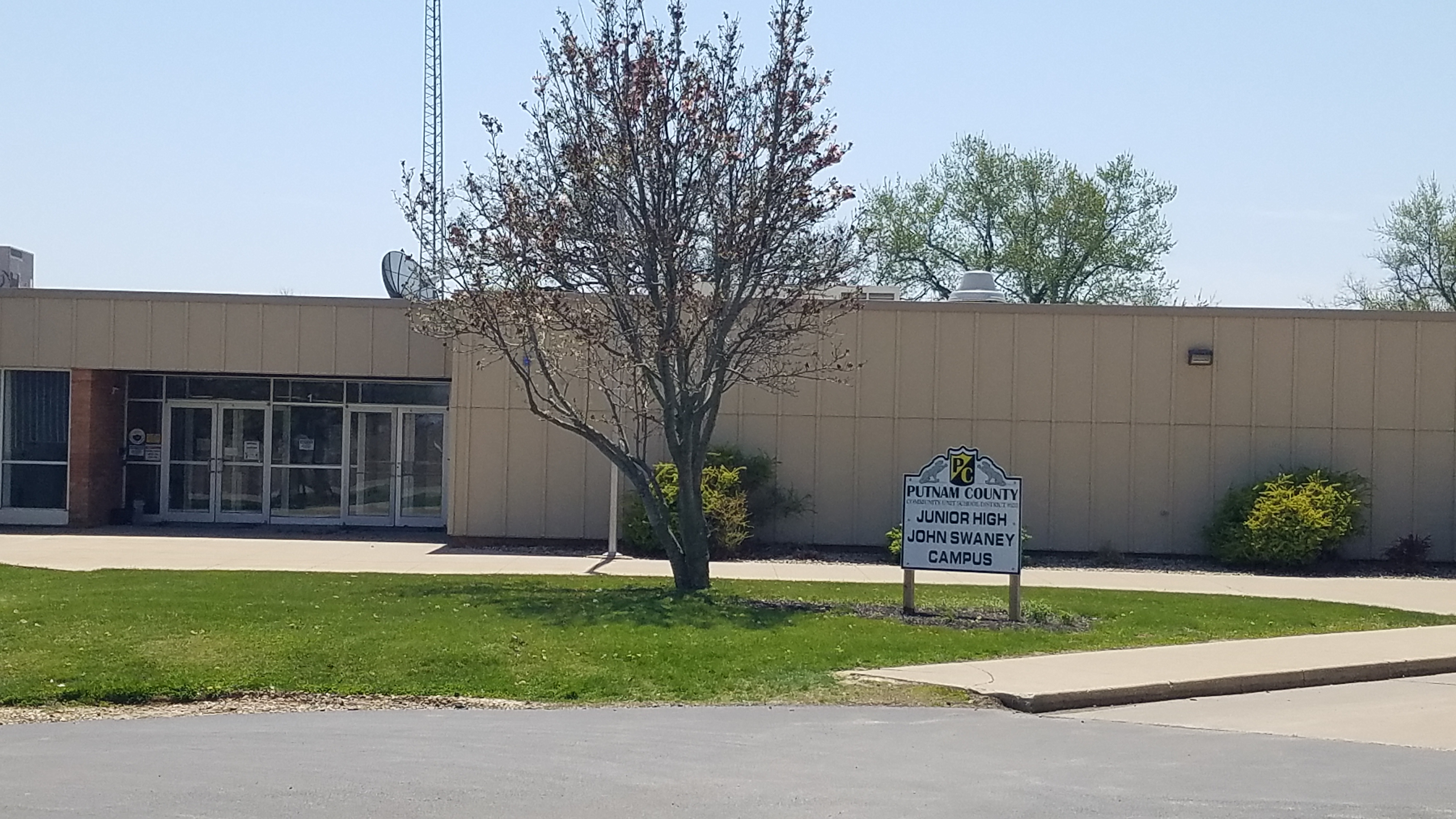 Picture of PC Jr High School building