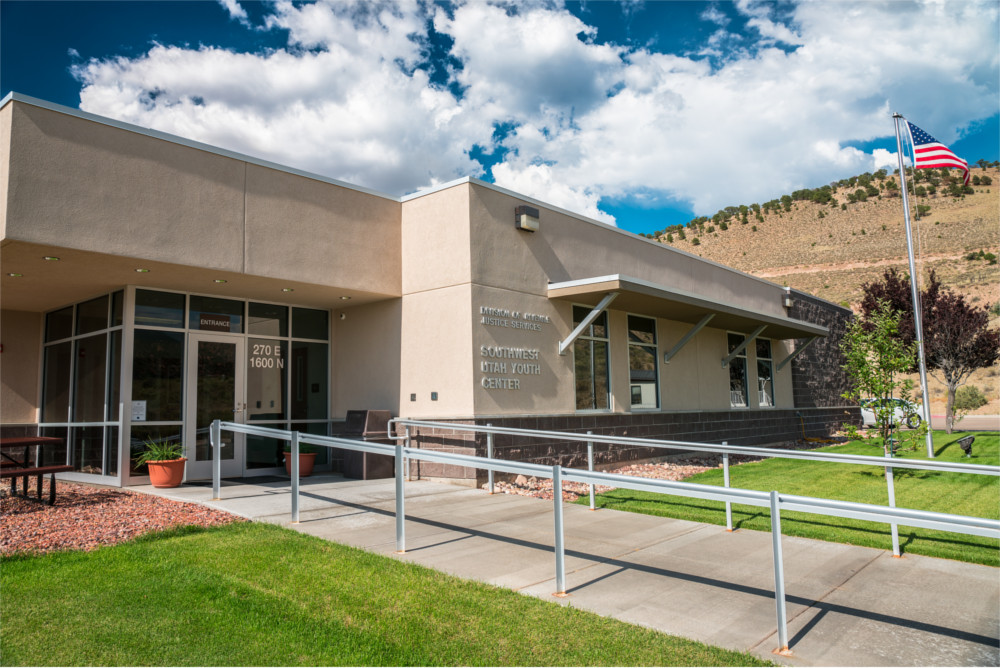 School building, green grass