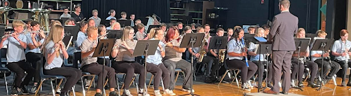pic of students performing at 1st quarter band concert