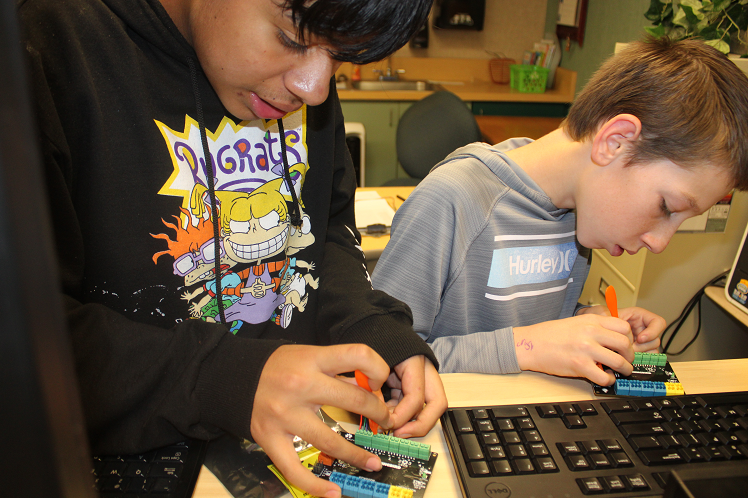 pic of students working on robotics