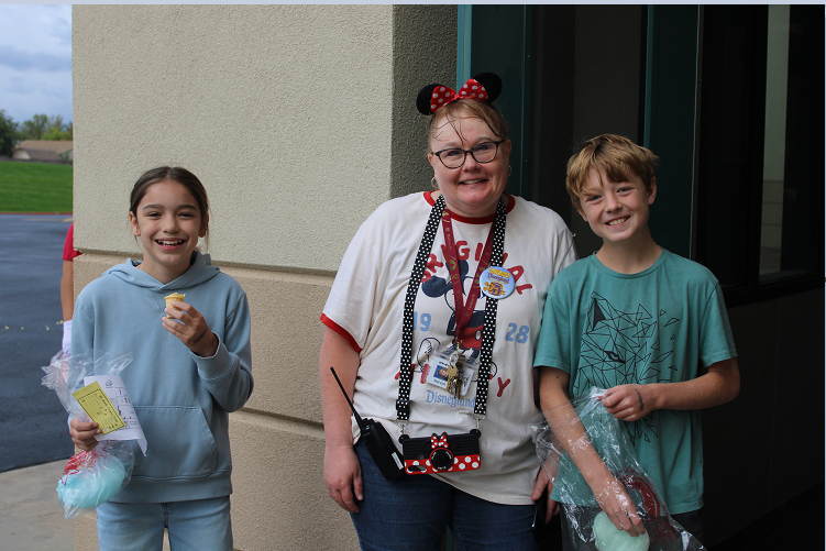 students at 6th grade Disney Day