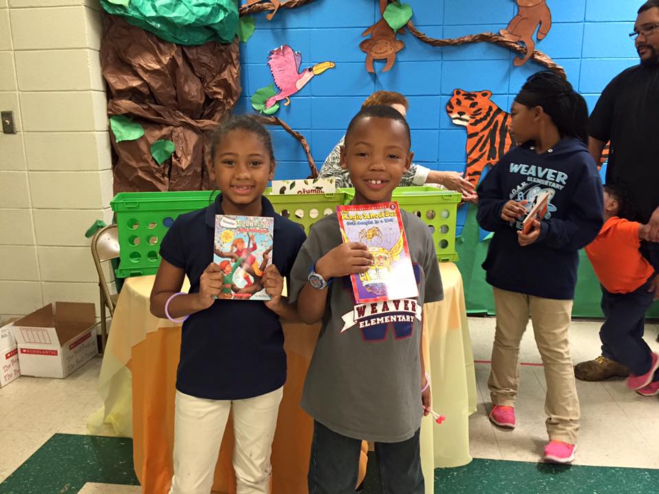 M.R. Weaver Students Love to Read