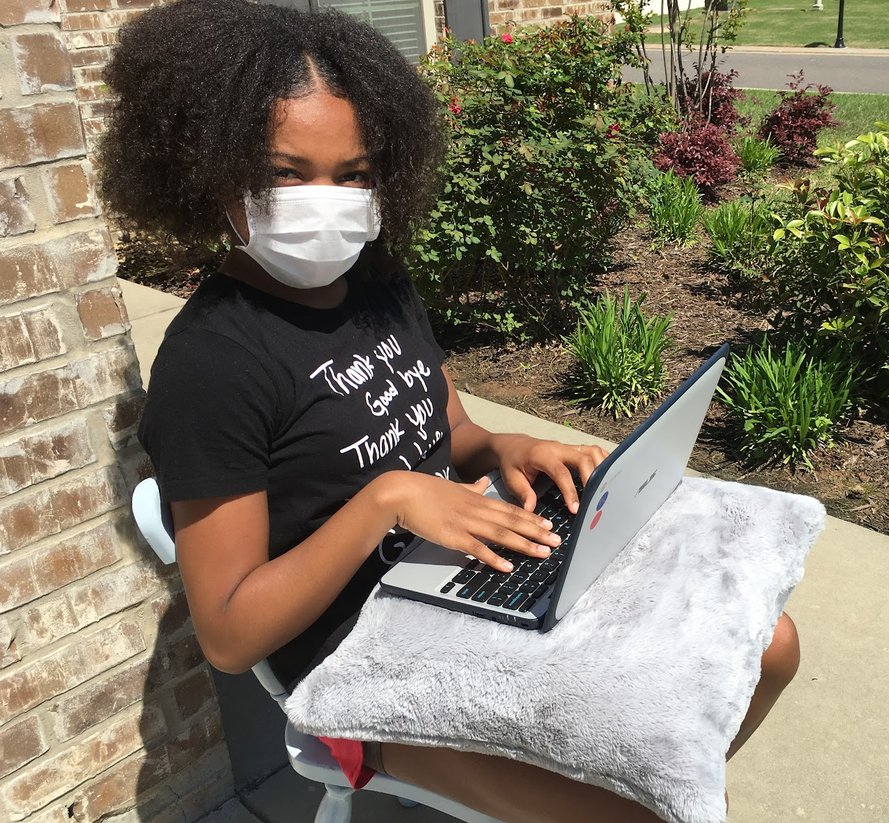 Girl using a laptop and wearing a mask