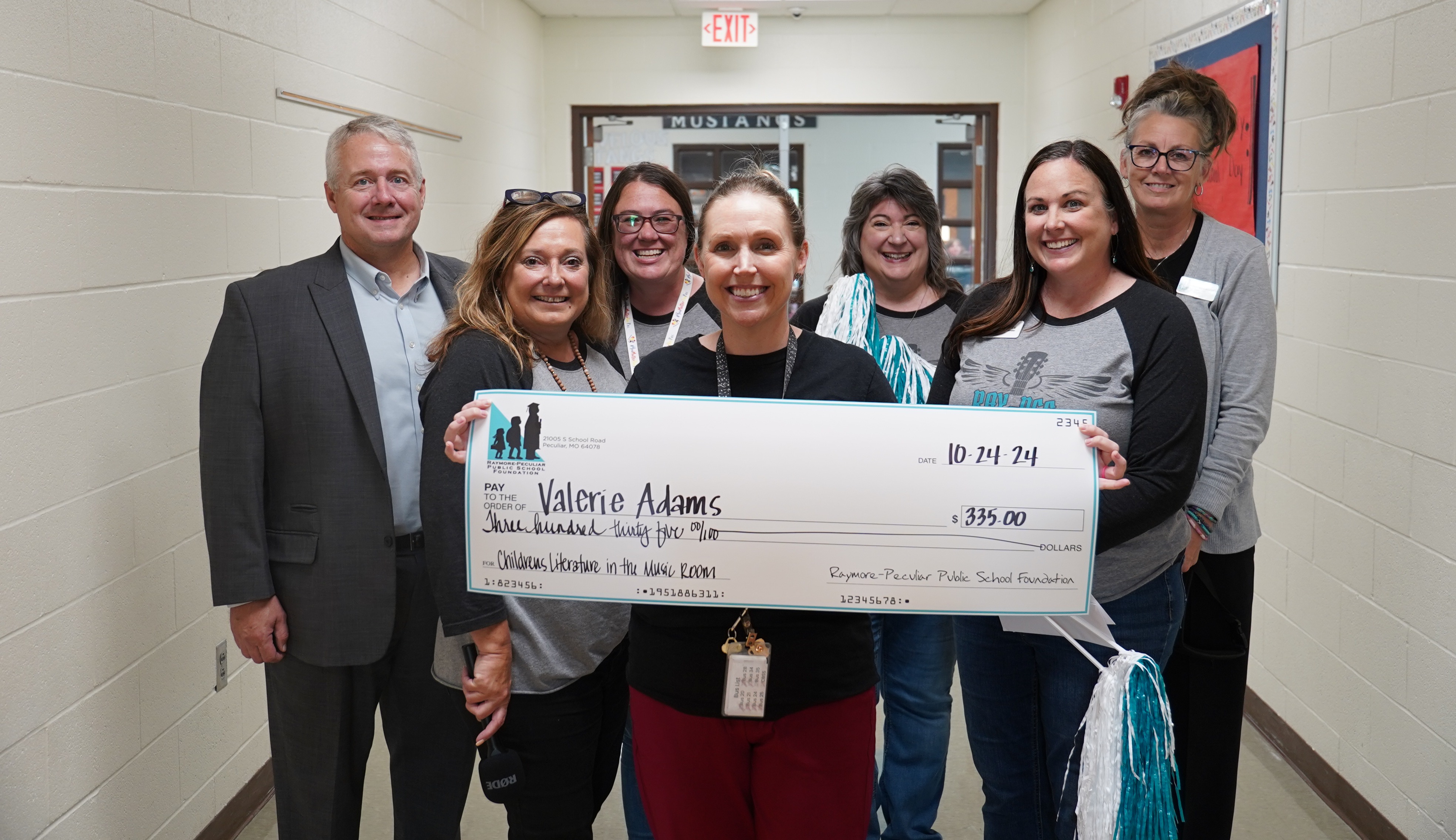 Valerie Adams receives a grant award