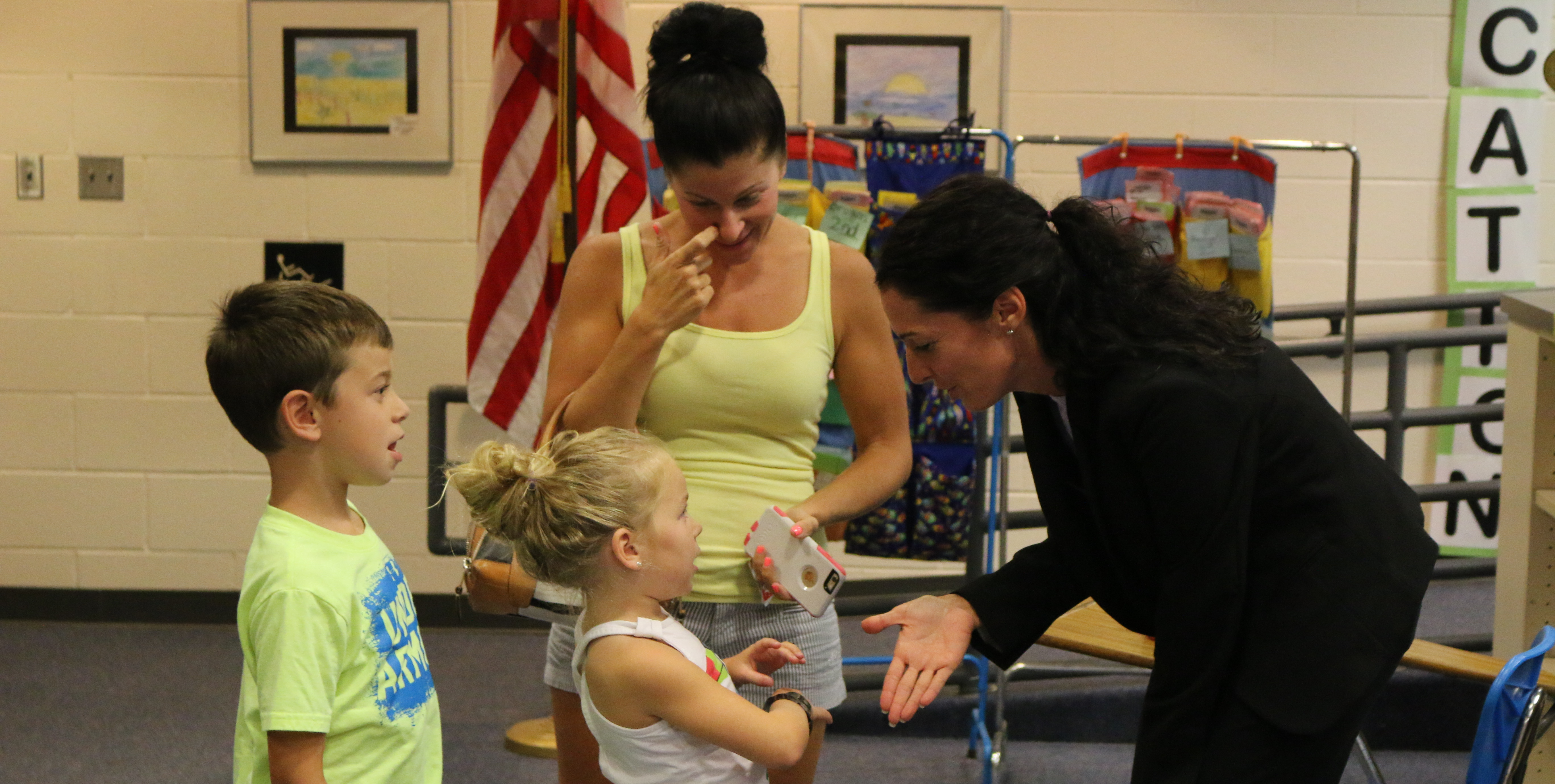 mom handing child lunch box