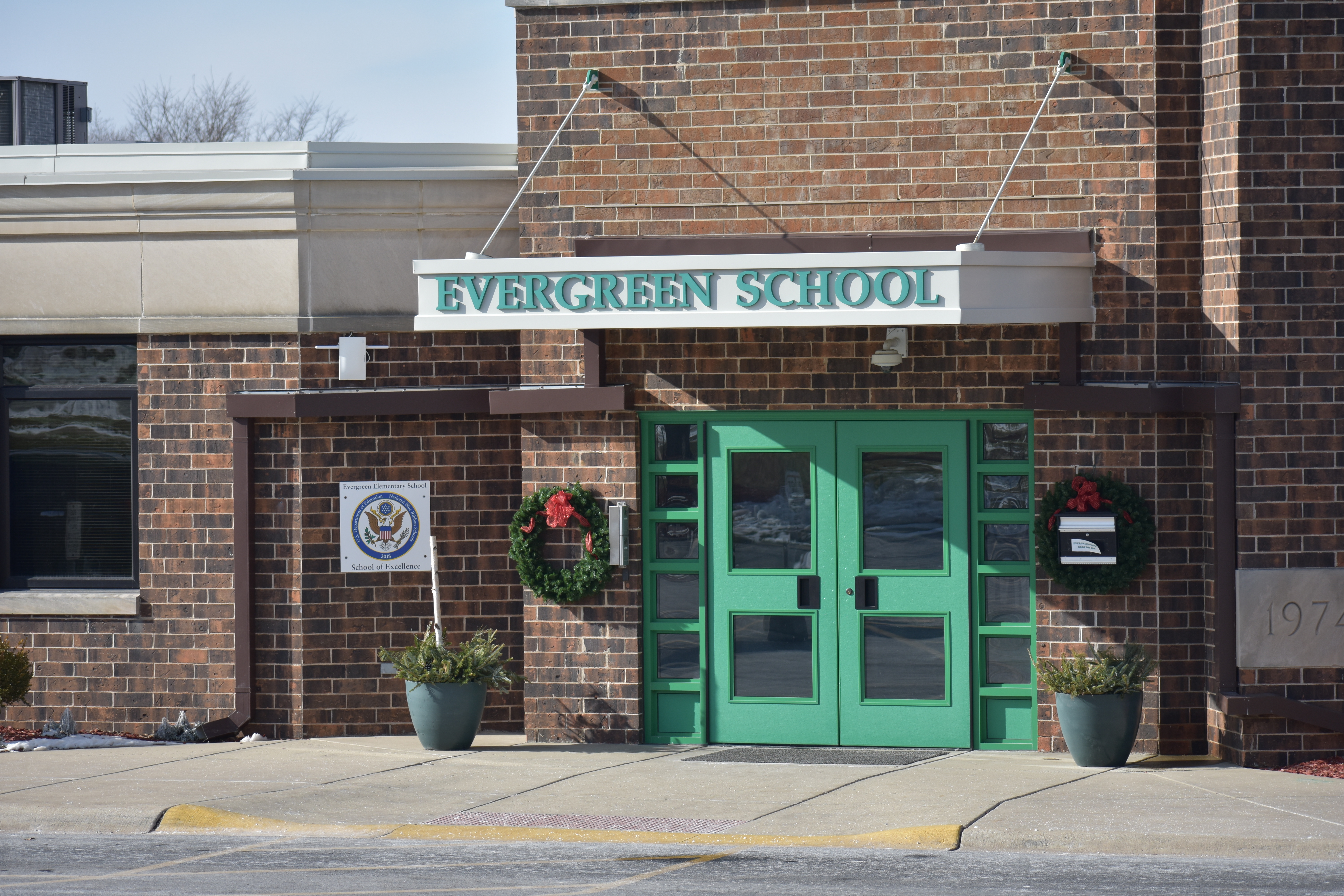 Front entrance of Evergreen Elementary School