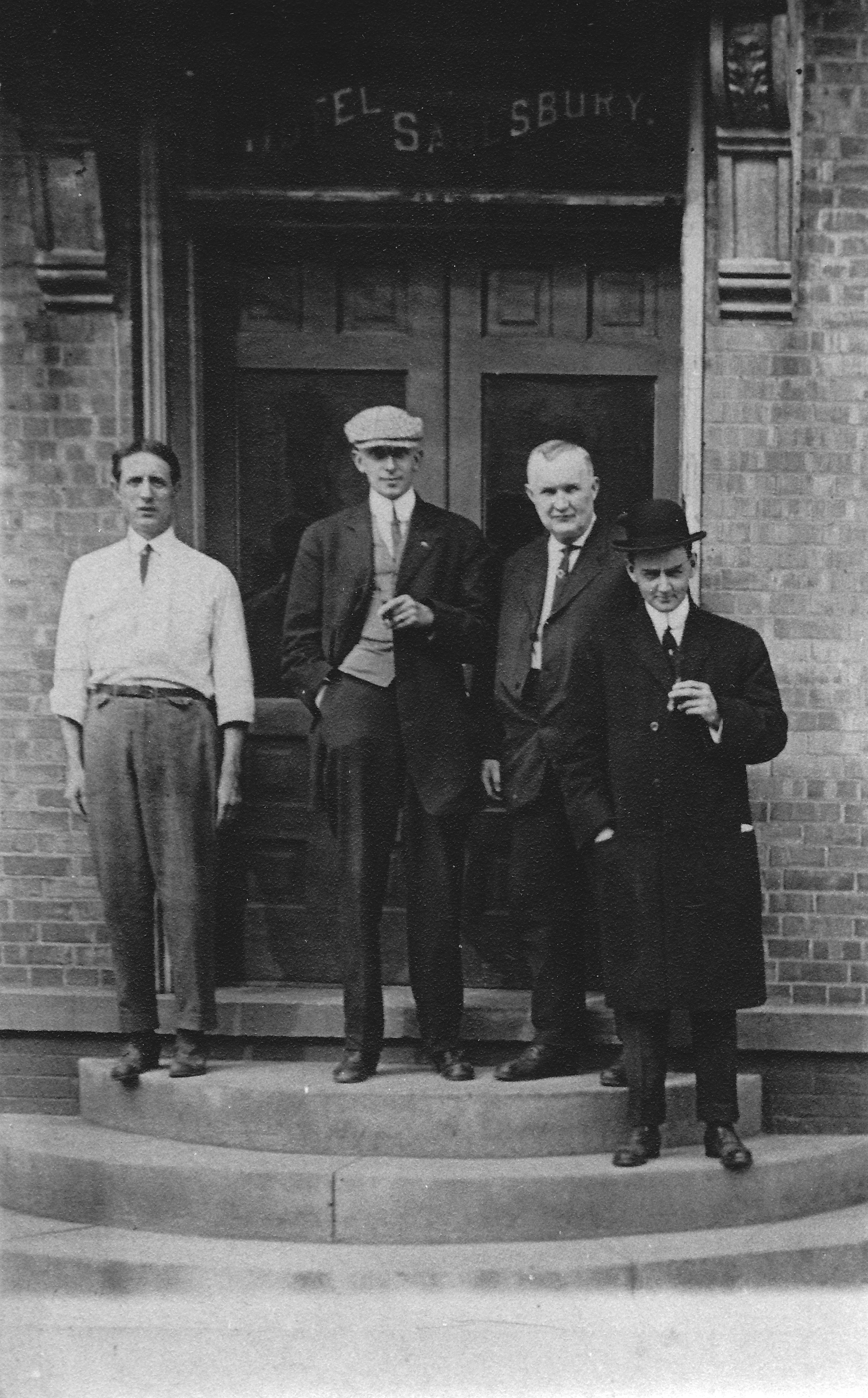 Hotel Saulsbury.  Owner, Frank Blair, standing 2nd from right.  Others were traveling salesmen.