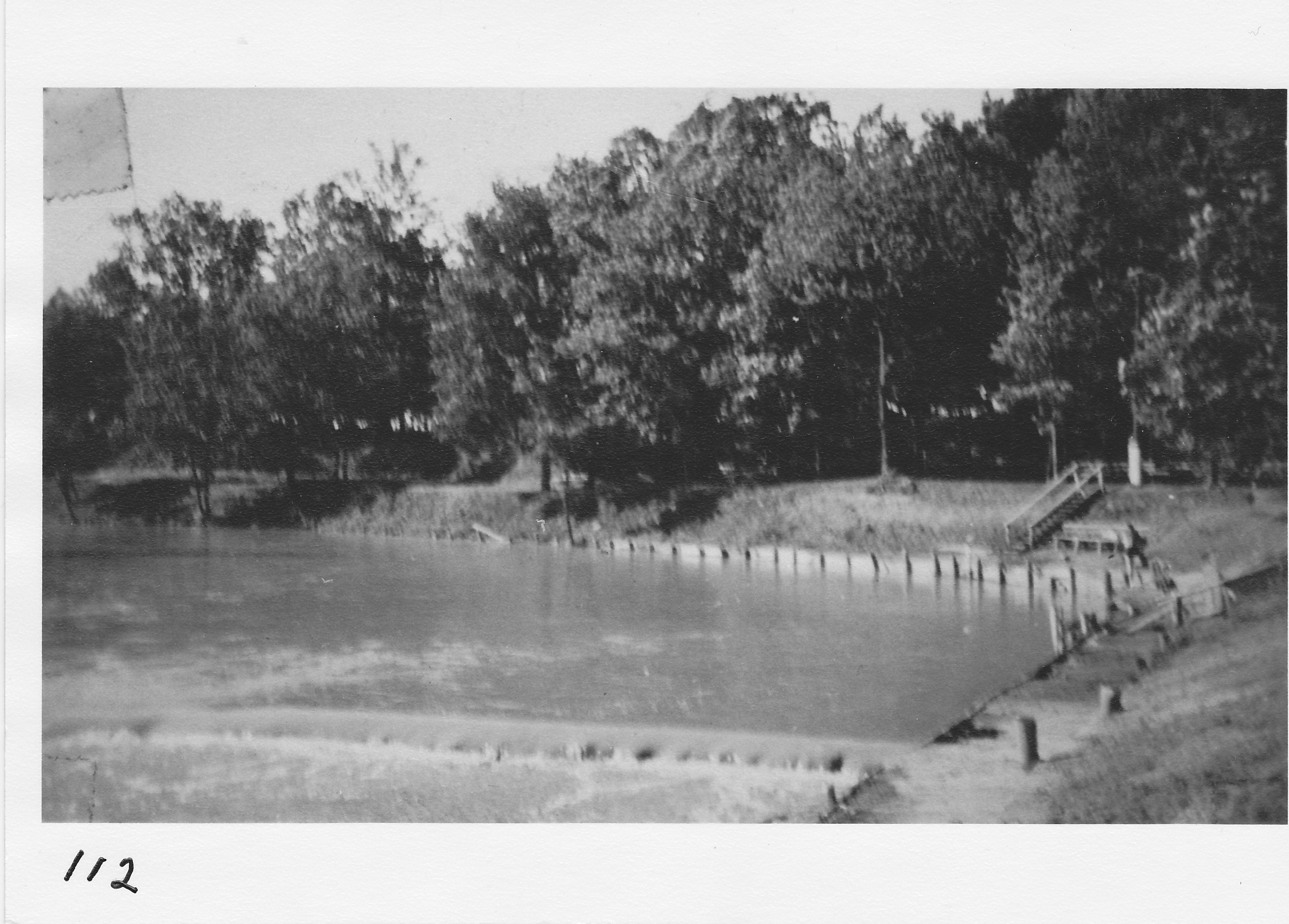 Riverside Park swimming area in 1930s. The site drew hundreds of visitors in hot weather.