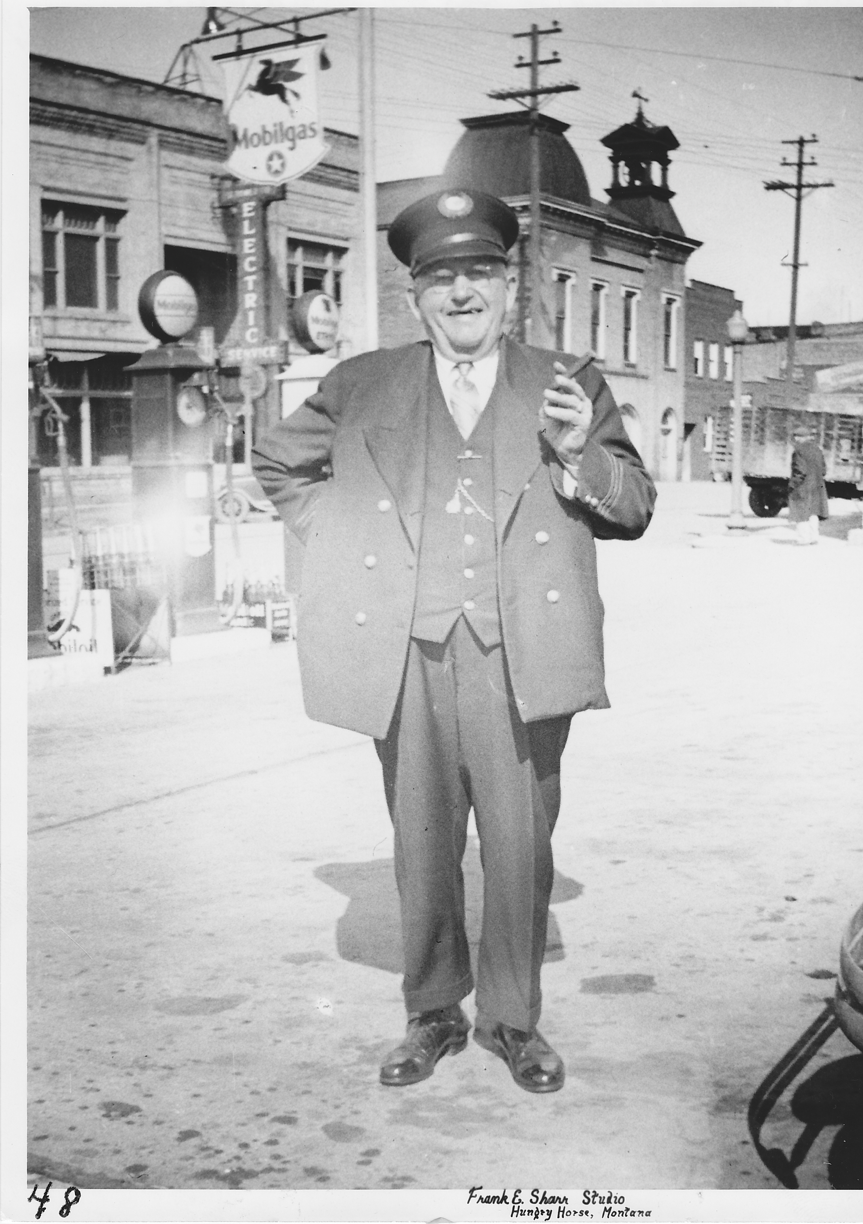 Peter Stetten, Morenci’s friendly policeman in the 1930s. (photo taken in front of Green’s Mobil Oil Station, southwest corner of Baker and W. Main Streets.
