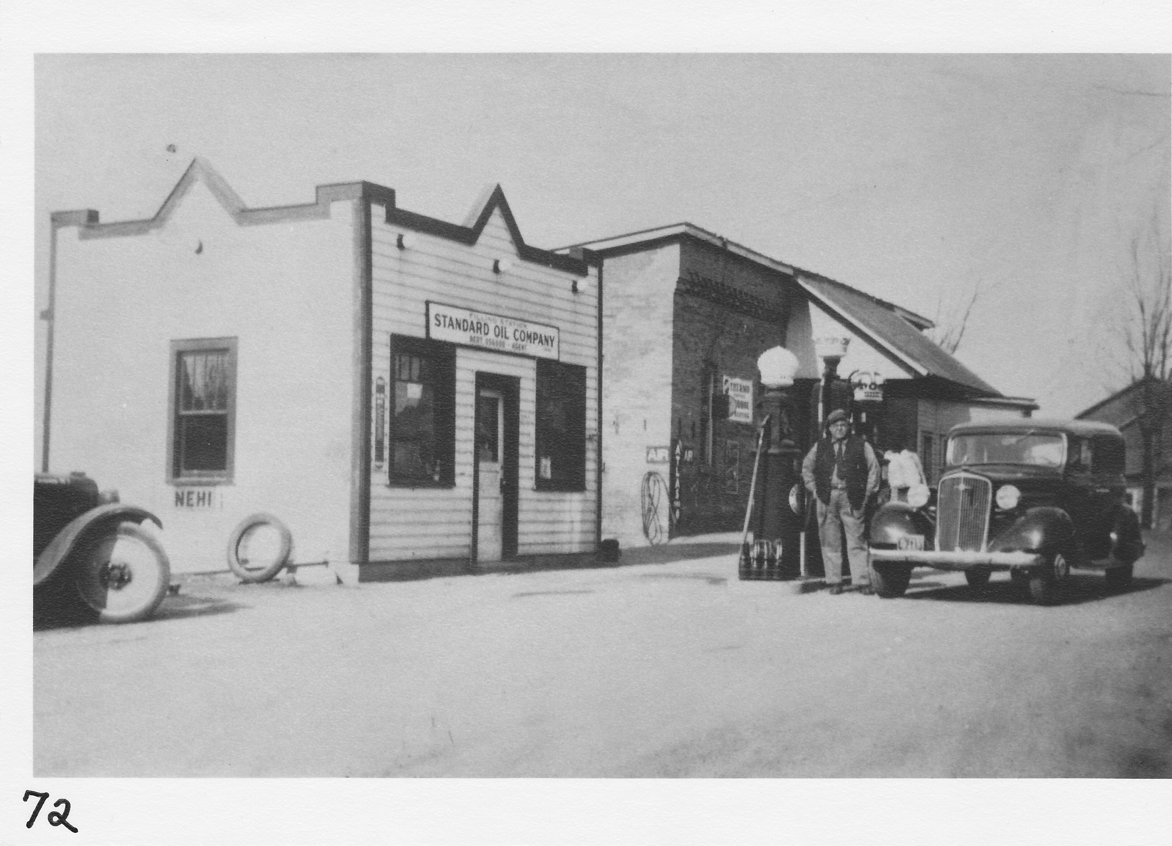 Bert Osgood’s Gas Station and Cider Mill on North Street at Coomer. Later Rendel Oil Co.