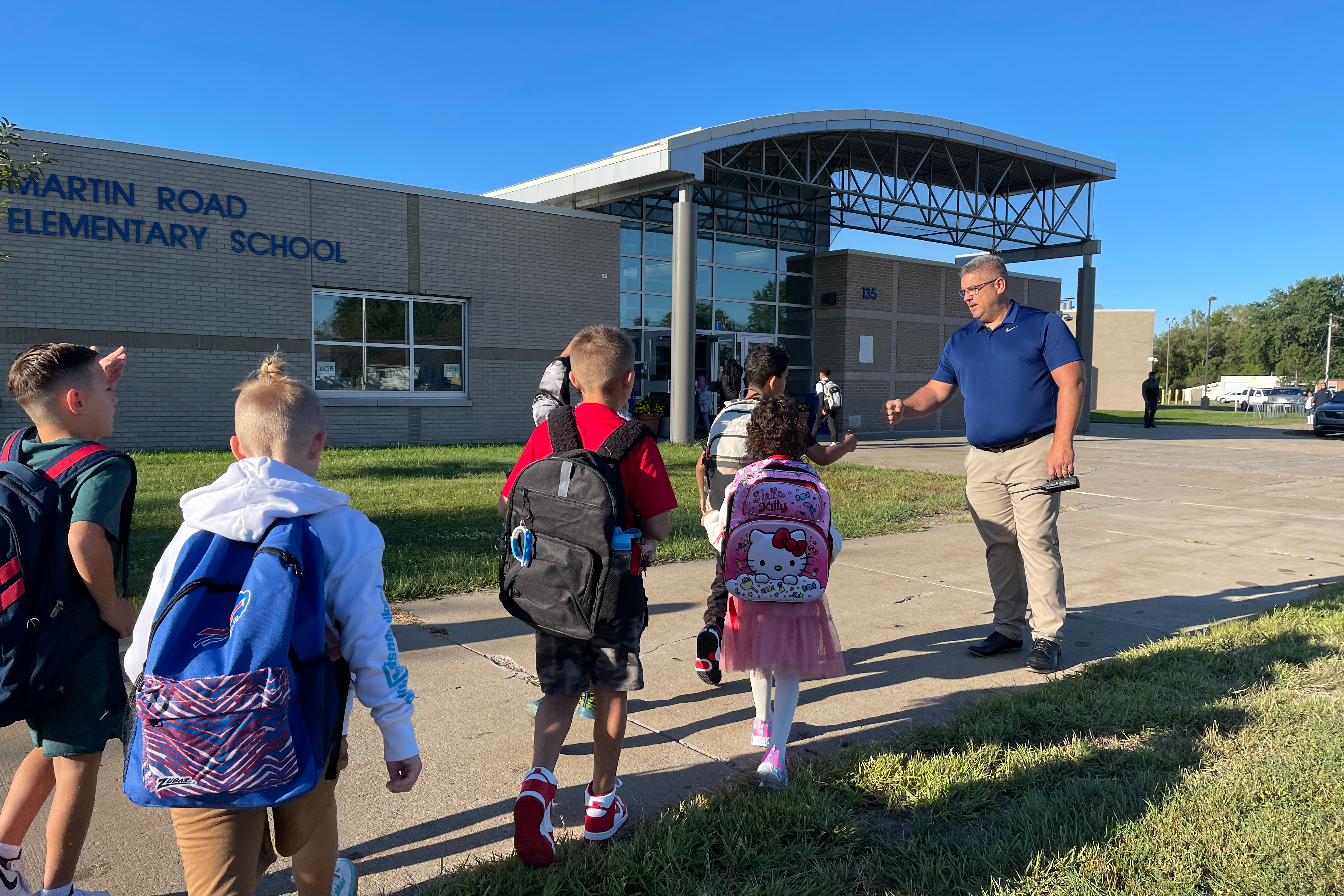 students arrive to school