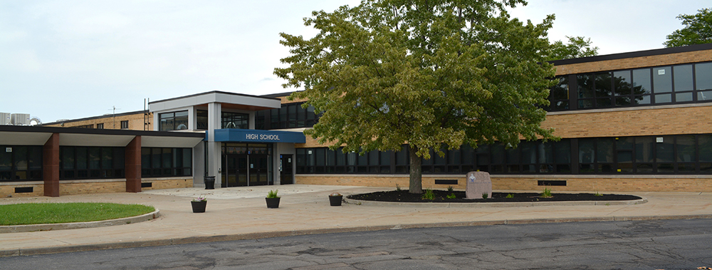 Outdoor photo of school building