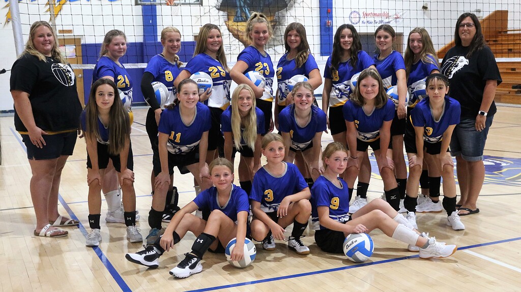Pike Valley Jr High Volleyball Team  with Coaches