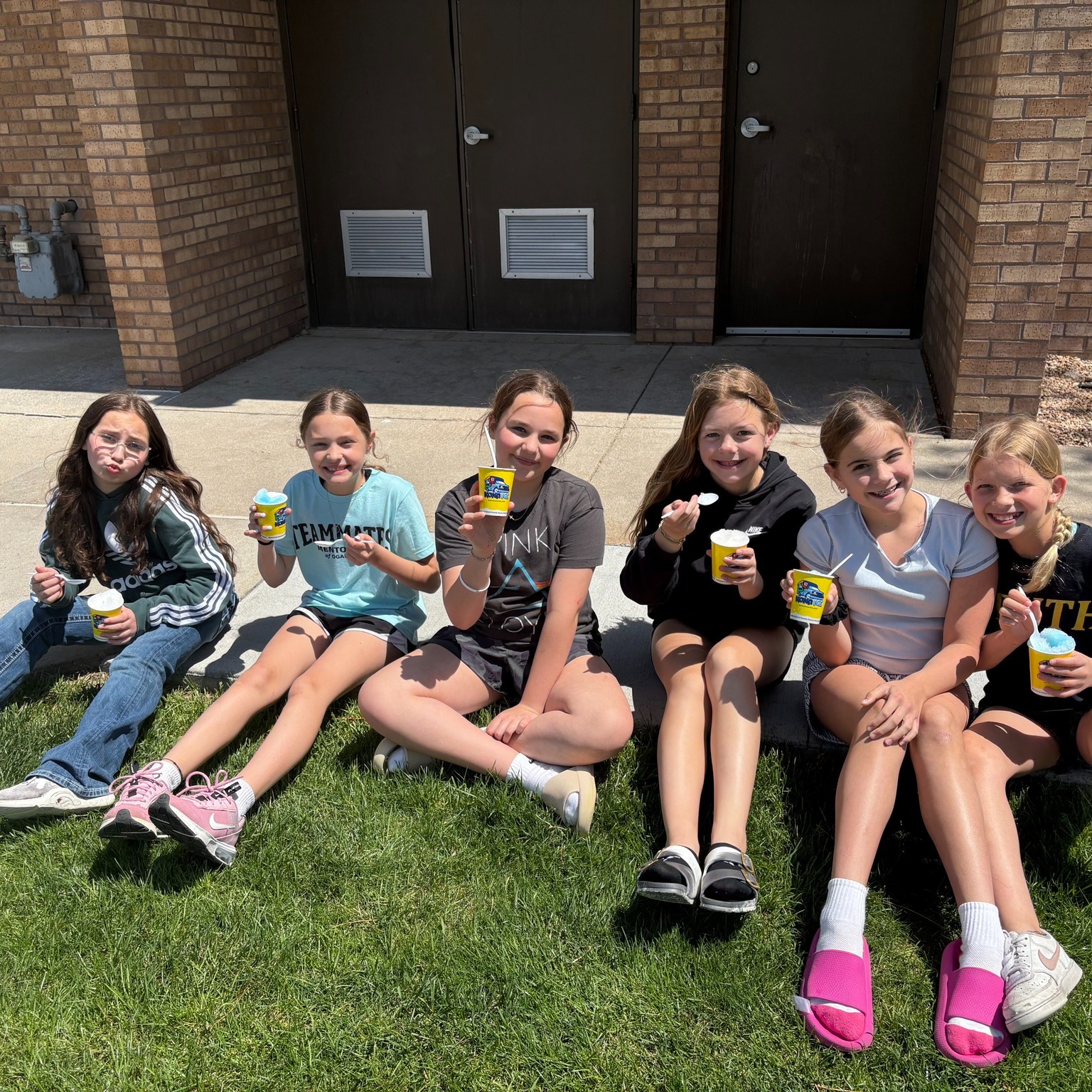 students with snow cones