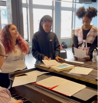 Everyone in #Schenectady has #Aladdin fever, including our students who are part of our City As Our Campus initiative with @Proctors and SUNY Schenectady. This group of students performed a choral arrangement of "A Whole New World" while other students worked on costume design, improv and storytelling in the classrooms at Proctors. #schenectadyrising