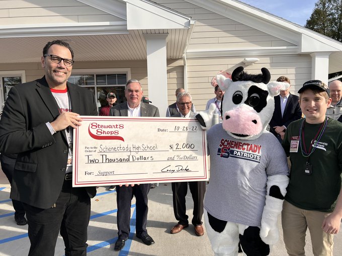 Stewarts donates $2,000 to SHS