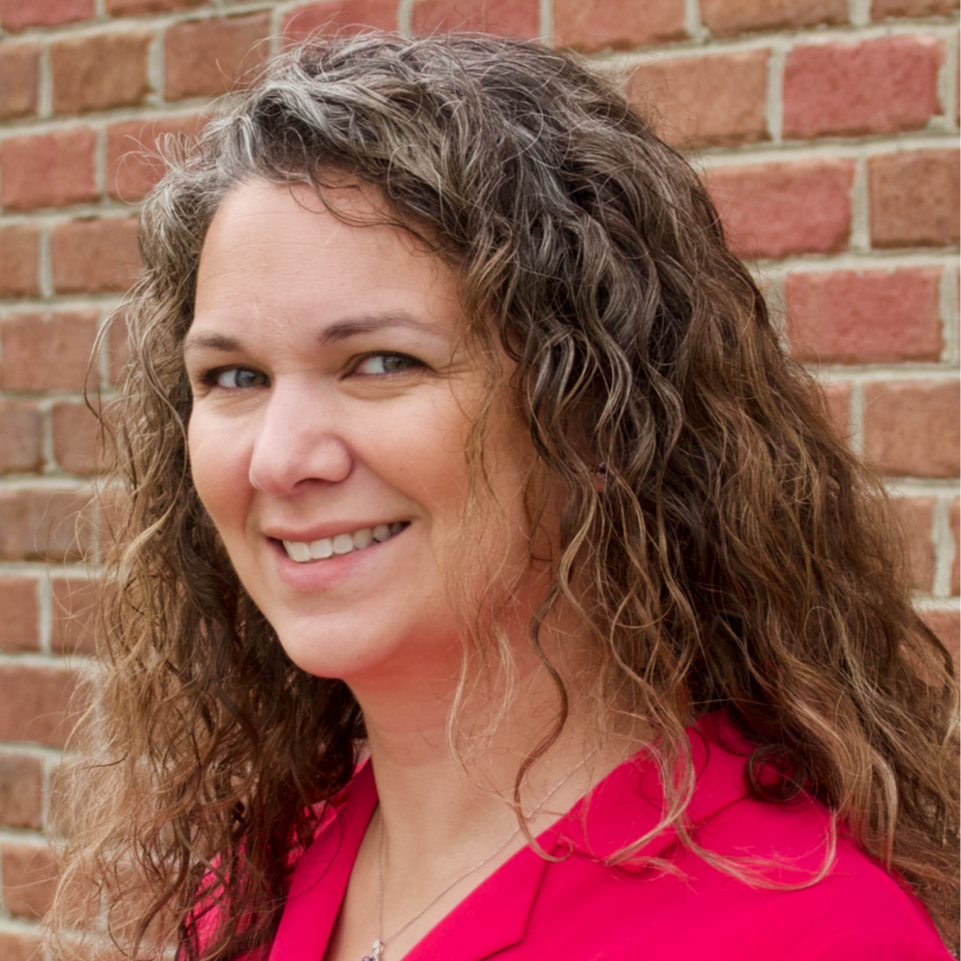 Mandi Arnold Headshot