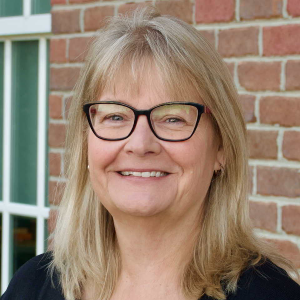 Laura Schmidt Brady Headshot