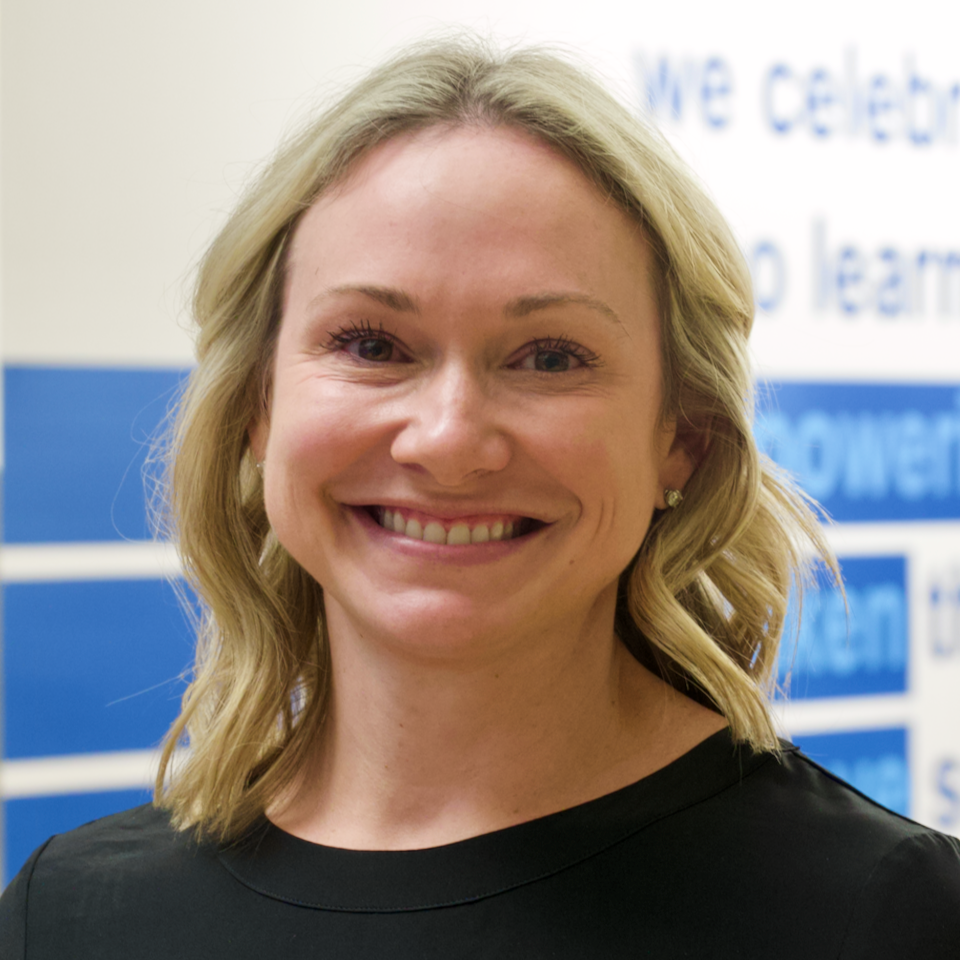 Kelly Hall Headshot