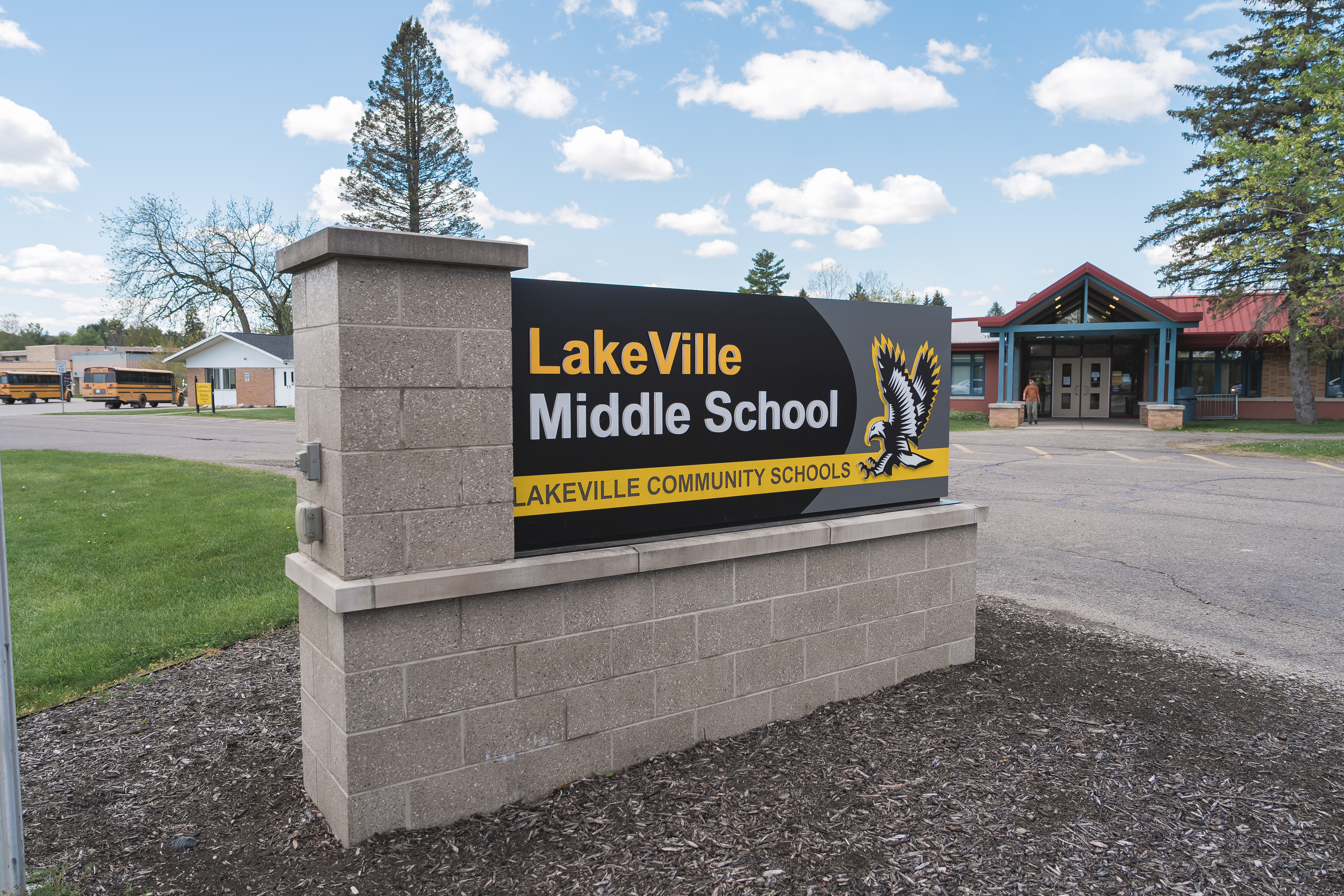 LakeVille Schools - Middle School