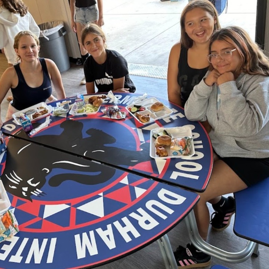 students eating lunch