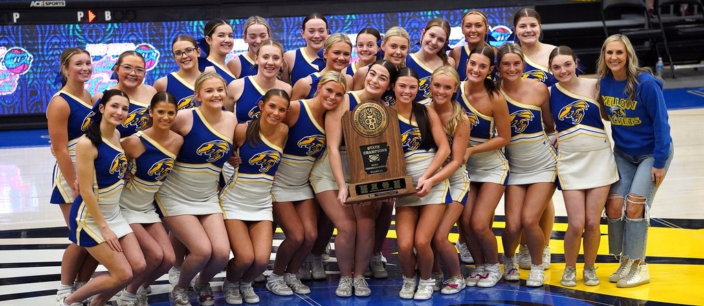 cheerleader team pic