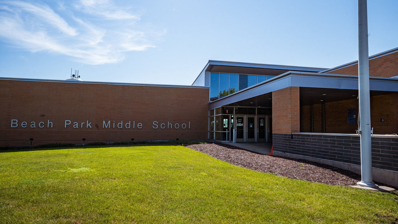 picture of the outside of beach park middle school